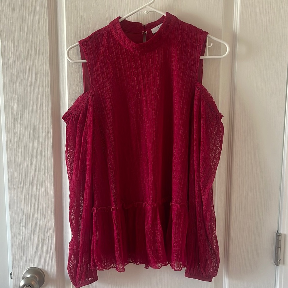 Cute lace blouse- like new